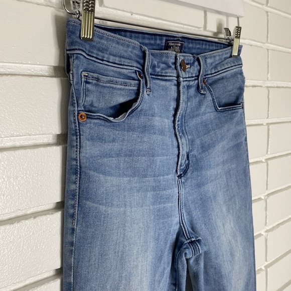 Abercrombie & Fitch | Light-Wash Denim SHORT-Inseam Simone High-Rise Jeans - Picture 3 of 14